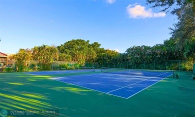 Charming 3 br / 2.5 bath unfurnished townhouse along the 16th on Jacaranda Golf Club in Florida - for sale on GolfHomes.com, golf home, golf lot