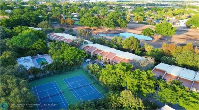 Charming 3 br / 2.5 bath unfurnished townhouse along the 16th on Jacaranda Golf Club in Florida - for sale on GolfHomes.com, golf home, golf lot