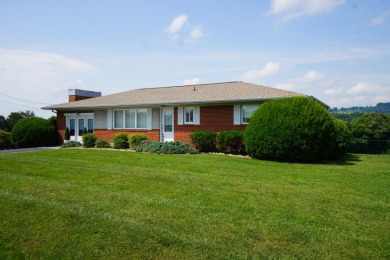 WELL CARED-FOR BRICK HOME on 2 acres on Clinchview Golf and Country Club in Tennessee - for sale on GolfHomes.com, golf home, golf lot