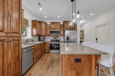 BEAUTIFUL 4BR/3.5BA TOWNHOME with high ceilings to enhance the on Chatuge Shores Golf Course in North Carolina - for sale on GolfHomes.com, golf home, golf lot