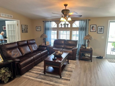UPDATED HOME AT FOUR LAKES - 3BED - 2 BATH ON GOLF COURSE - $139 on Four Lakes Golf Club in Florida - for sale on GolfHomes.com, golf home, golf lot