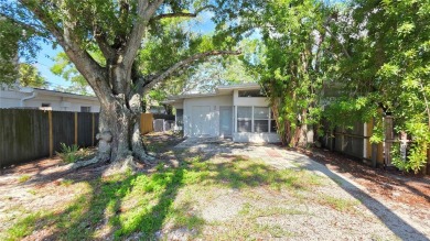 Vintage modern duplex with mirrored 2 bedrooms and 2 baths on on The Renaisssance Vinoy Golf Club in Florida - for sale on GolfHomes.com, golf home, golf lot