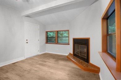 HOT SPRINGS VILLAGE: MOVE-IN READY MID-CENTURY MODERN GEM! on DeSoto Golf Course in Arkansas - for sale on GolfHomes.com, golf home, golf lot