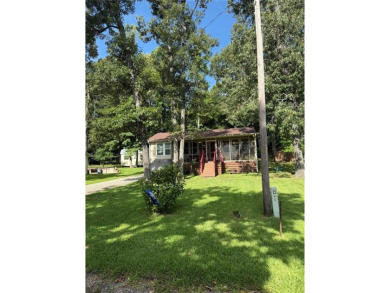 Wonderful lake front home in the piney woods of East Texas on Pine Dunes Golf Course in Texas - for sale on GolfHomes.com, golf home, golf lot