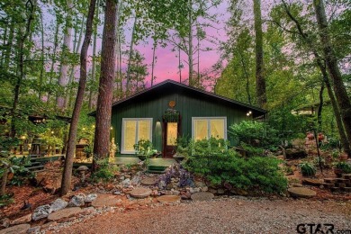 Adorable Hideaway Bungalow Retreat. Welcome to this charming on Hide-A-Way Lake Golf Course in Texas - for sale on GolfHomes.com, golf home, golf lot
