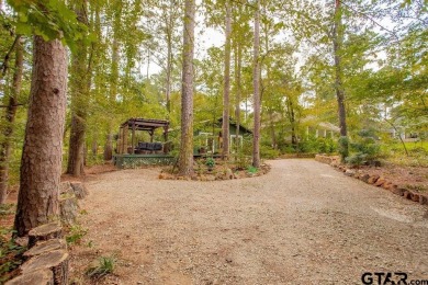 Adorable Hideaway Bungalow Retreat. Welcome to this charming on Hide-A-Way Lake Golf Course in Texas - for sale on GolfHomes.com, golf home, golf lot