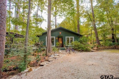 Adorable Hideaway Bungalow Retreat. Welcome to this charming on Hide-A-Way Lake Golf Course in Texas - for sale on GolfHomes.com, golf home, golf lot