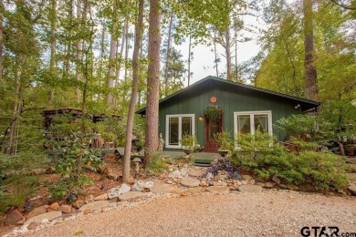 Adorable Hideaway Bungalow Retreat. Welcome to this charming on Hide-A-Way Lake Golf Course in Texas - for sale on GolfHomes.com, golf home, golf lot