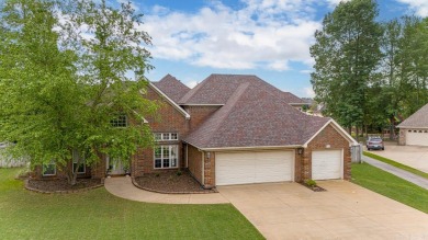 This beautiful  home is an ideal retreat for those looking for on Maumelle Golf and Country Club in Arkansas - for sale on GolfHomes.com, golf home, golf lot