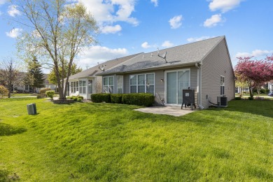 LOVELY JAMES MODEL * 2 BEDROOMS * 2 BATHROOMS * 1,389 SQ FT OF on Whisper Creek Golf Club in Illinois - for sale on GolfHomes.com, golf home, golf lot