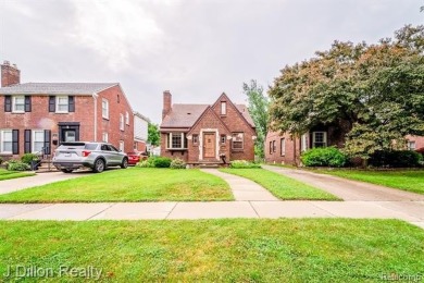 Welcome to 640 N Elizabeth St--charming, classic, and full of on Dearborn Country Club in Michigan - for sale on GolfHomes.com, golf home, golf lot