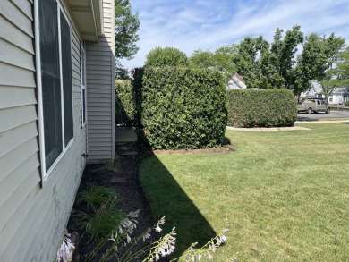 Corner lot, next to cul-de-sac, 2 BR, 2 BATH Seabrook Model on The Links at Carillon in Illinois - for sale on GolfHomes.com, golf home, golf lot