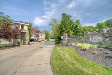 This 3 bed 3 bath townhome w/ 2 car garage is situated in the on Highland Country Club in Kentucky - for sale on GolfHomes.com, golf home, golf lot