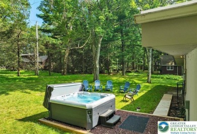 Step into this 3-bedroom, 2-bath Lake Harmony home showcasing on Split Rock Resort and Country Club in Pennsylvania - for sale on GolfHomes.com, golf home, golf lot
