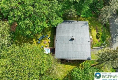 Step into this 3-bedroom, 2-bath Lake Harmony home showcasing on Split Rock Resort and Country Club in Pennsylvania - for sale on GolfHomes.com, golf home, golf lot