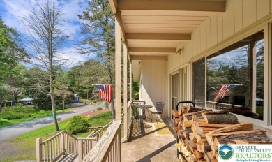 Step into this 3-bedroom, 2-bath Lake Harmony home showcasing on Split Rock Resort and Country Club in Pennsylvania - for sale on GolfHomes.com, golf home, golf lot