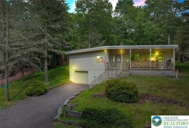 Step into this 3-bedroom, 2-bath Lake Harmony home showcasing on Split Rock Resort and Country Club in Pennsylvania - for sale on GolfHomes.com, golf home, golf lot