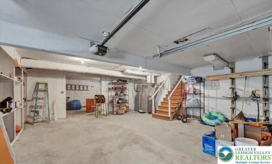 Step into this 3-bedroom, 2-bath Lake Harmony home showcasing on Split Rock Resort and Country Club in Pennsylvania - for sale on GolfHomes.com, golf home, golf lot