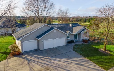 This charming 2-bedroom, 2.5 bath ranch home is a true gem! on Foxfire Golf Club in Wisconsin - for sale on GolfHomes.com, golf home, golf lot