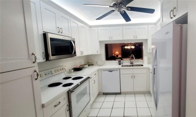 Beautiful GROUND FLOOR  2 bed 2 bath INSIDE CORNER UNIT in an on Sunrise Lakes Phase IV Golf Course in Florida - for sale on GolfHomes.com, golf home, golf lot