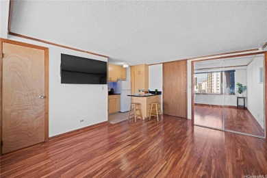 Cute and affordable! Don't miss this opportunity to own a on Honolulu Country Club in Hawaii - for sale on GolfHomes.com, golf home, golf lot
