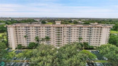 Enjoy resort-style living in this quaint 2-bedroom, 2-bathroom on Palm-Aire Country Club and Resort - The Oaks in Florida - for sale on GolfHomes.com, golf home, golf lot