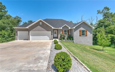 Tucked into the wooded hills of Bella Vista, this home delivers on Bella Vista Country Club - Highlands in Arkansas - for sale on GolfHomes.com, golf home, golf lot