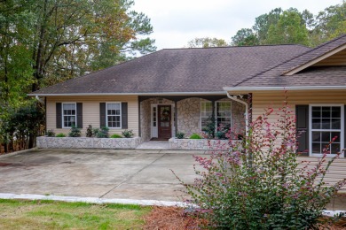 THE HOUSE
___________
The house was built in 1997 which is old on Woodside Plantation Country Club in South Carolina - for sale on GolfHomes.com, golf home, golf lot