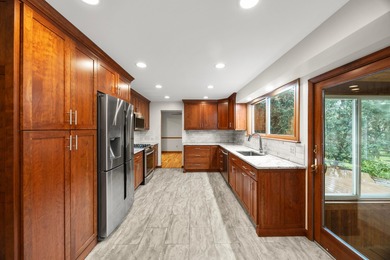 Welcome to 865 Colony Way located in the desirable Worthington on Worthington Hills Country Club in Ohio - for sale on GolfHomes.com, golf home, golf lot