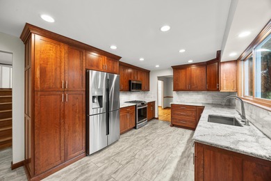 Welcome to 865 Colony Way located in the desirable Worthington on Worthington Hills Country Club in Ohio - for sale on GolfHomes.com, golf home, golf lot