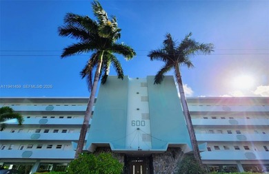 Beautifully maintained and spacious 1-bedroom, 1.5-bath unit on The Diplomat Golf Resort and Spa in Florida - for sale on GolfHomes.com, golf home, golf lot