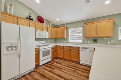TURNKEY 3/2 FOXGLOVE COURTYARD VILLA with GOLF FRONT VIEWS, SWIM on The Links of Spruce Creek in Florida - for sale on GolfHomes.com, golf home, golf lot