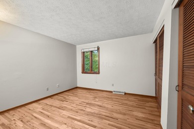 Welcome to 865 Colony Way located in the desirable Worthington on Worthington Hills Country Club in Ohio - for sale on GolfHomes.com, golf home, golf lot