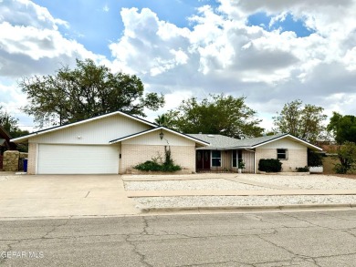 EXQUISITE SINGLE LEVEL CUSTOM BUILT CIELO VISTA PARK 3BR, 2 BA on Lone Star Golf Club in Texas - for sale on GolfHomes.com, golf home, golf lot