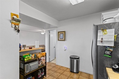 Beautifully maintained top-floor unit in sought-after Hollybrook on Hollybrook Golf and Tennis Club  in Florida - for sale on GolfHomes.com, golf home, golf lot