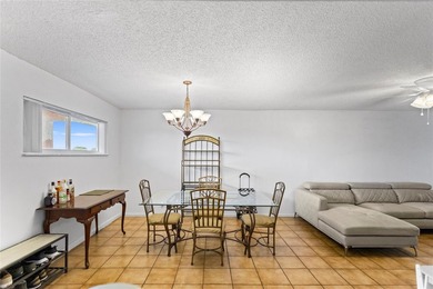 Beautifully maintained top-floor unit in sought-after Hollybrook on Hollybrook Golf and Tennis Club  in Florida - for sale on GolfHomes.com, golf home, golf lot