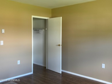 55+community in Crestwood Village One. This updated one bedroom on Keswick Village Golf Course in New Jersey - for sale on GolfHomes.com, golf home, golf lot