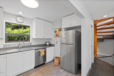 Dreaming of the Oregon Coast? Don't miss this delightful home on Salishan Spa and Golf Resort in Oregon - for sale on GolfHomes.com, golf home, golf lot