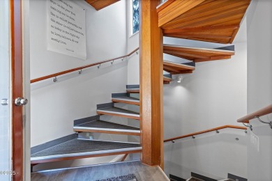 Dreaming of the Oregon Coast? Don't miss this delightful home on Salishan Spa and Golf Resort in Oregon - for sale on GolfHomes.com, golf home, golf lot
