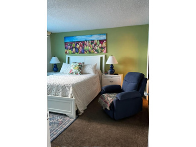 55+ Beautifully Decorated Sunrise Lakes Phase 3 Community. Walk on Sunrise Lakes Phase III in Florida - for sale on GolfHomes.com, golf home, golf lot