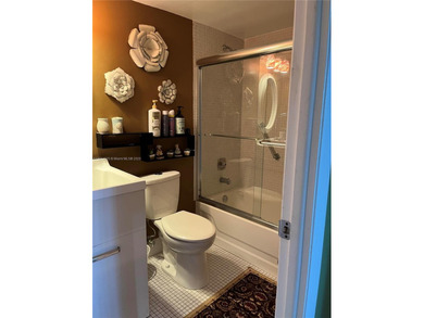 55+ Beautifully Decorated Sunrise Lakes Phase 3 Community. Walk on Sunrise Lakes Phase III in Florida - for sale on GolfHomes.com, golf home, golf lot