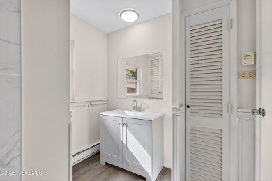 Come see this Beautifully Renovated Marlborough End-Unit Condo on Greenbriar Woodlands in New Jersey - for sale on GolfHomes.com, golf home, golf lot