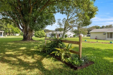 Beautiful 2 Bed, 2 Bath, 2 car attached garage facing front on The Links of Spruce Creek in Florida - for sale on GolfHomes.com, golf home, golf lot