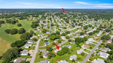 Beautiful 2 Bed, 2 Bath, 2 car attached garage facing front on The Links of Spruce Creek in Florida - for sale on GolfHomes.com, golf home, golf lot