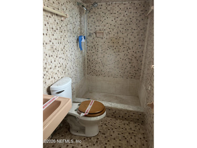 STUNNING 4/2.5 SPLIT LEVEL LESS THAN 3 BLOCKS FROM HYDE PARK on Hyde Park Golf Club in Florida - for sale on GolfHomes.com, golf home, golf lot