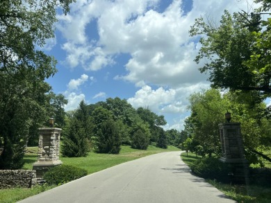 *** Seller will review offer at 1:00 pm on July 11th.  Welcome on Frankfort Country Club in Kentucky - for sale on GolfHomes.com, golf home, golf lot