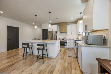 Tour this Beautiful 2022 turnkey home located in the Eagle Point on Eagle Point Golf Course in Oregon - for sale on GolfHomes.com, golf home, golf lot