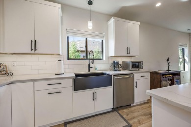 Tour this Beautiful 2022 turnkey home located in the Eagle Point on Eagle Point Golf Course in Oregon - for sale on GolfHomes.com, golf home, golf lot
