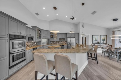 SARASOTA FL: Private Oak Ford retreat on 2 acres with pond, pool on Oak Ford Golf Club in Florida - for sale on GolfHomes.com, golf home, golf lot