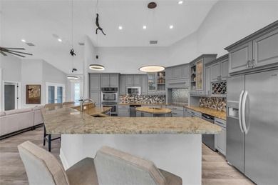 SARASOTA FL: Private Oak Ford retreat on 2 acres with pond, pool on Oak Ford Golf Club in Florida - for sale on GolfHomes.com, golf home, golf lot